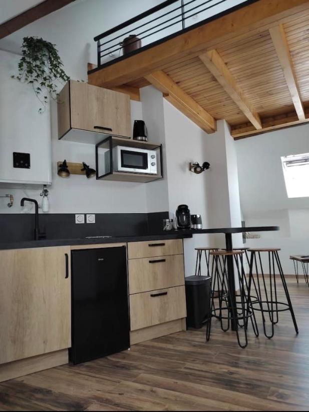 Apartment Hyper Centre Atypique 2 Personnes. *